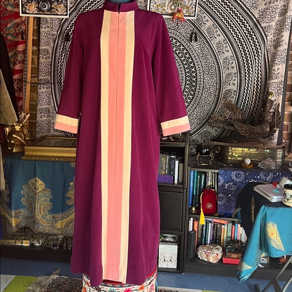 Vanity Fair Robe Housecoat Lounging Merlot Wine Red & Pink Size 44” Bust